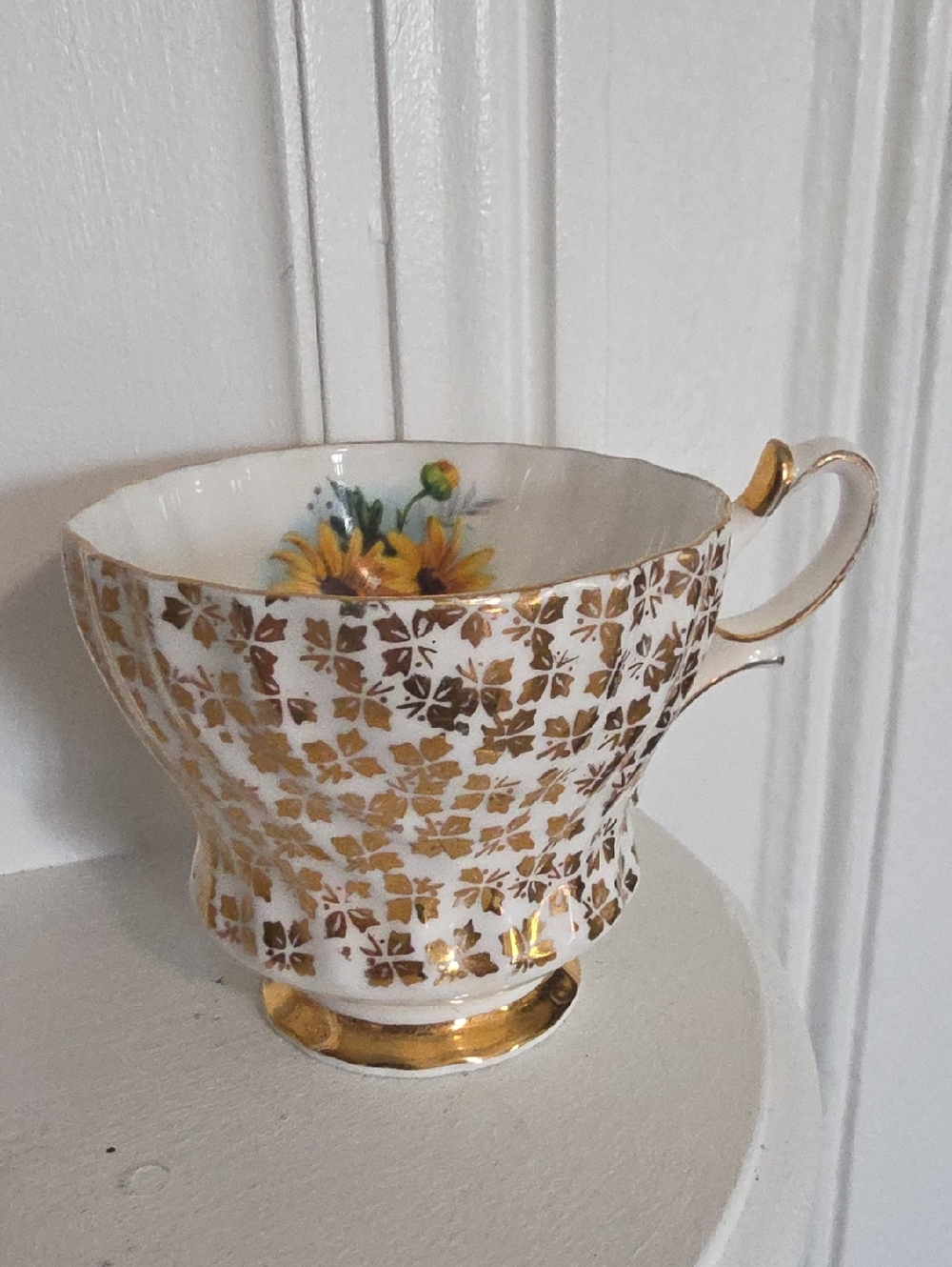 vintage Queen Anne bone china tea cup and saucer set featuring a gold chintz - Picture 3 of 7